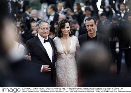 69. Festival de Cannes: The Last Face Filmpremiere Juliette Binoche CINEMA : 69. Film Festival in Cannes - red carpet - The Last Face - 20 05 2016 LoicThebaud Panoramic 