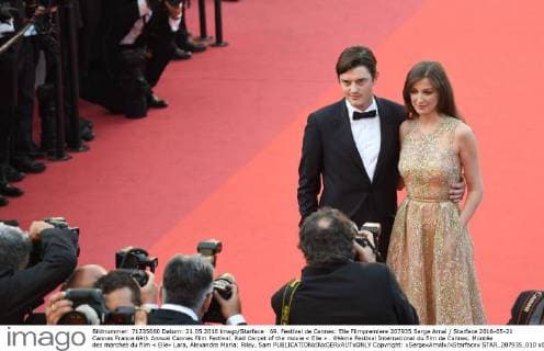 69. Festival de Cannes: Elle Filmpremiere 207935 Serge Arnal Starface 2016-05-21 Cannes France 69th Annual Cannes Film Festival. Red Carpet of the movie « Elle » . 69ème Festival International du film de Cannes. Montée des marches du film « Elle» Lara, Alexandra Maria; Riley, Sam  Copyright: xSergexArnalx xStarfacex STAR_207935_010