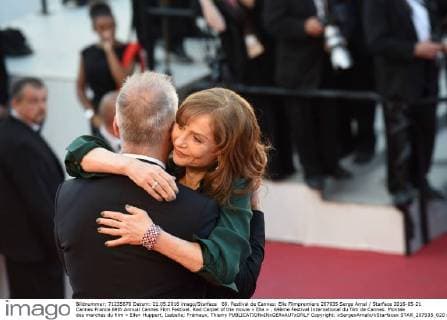 69. Festival de Cannes: Elle Filmpremiere 207935 Serge Arnal Starface 2016-05-21 Cannes France 69th Annual Cannes Film Festival. Red Carpet of the movie « Elle » . 69ème Festival International du film de Cannes. Montée des marches du film « Elle» Huppert, Isabelle; Frémaux, Thierry  Copyright: xSergexArnalx xStarfacex STAR_207935_020