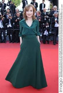 69. Festival de Cannes: Elle Filmpremiere Isabelle Huppert arrives on the red carpet before the screening of the film Elle at the 69th annual Cannes International Film Festival in Cannes, France on May 21, 2016.  CAN20160521820 DAVIDxSILPA
