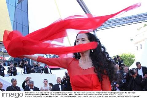 69. Festival de Cannes: Elle Filmpremiere Sonia Braga arrives on the red carpet before the screening of the film Elle at the 69th annual Cannes International Film Festival in Cannes, France on May 21, 2016.  CAN20160521833 DAVIDxSILPA