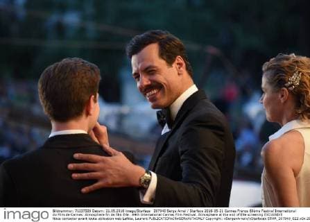 207940 Serge Arnal Starface 2016-05-21 Cannes France 69ème Festival International du Film de Cannes. Atmosphere fin de film Elle . 69th International Cannes Film Festival. Atmosphere at the end of Elle screening EXCLUSIVE Nous contacter avant toute utilisation web Lafitte, Laurent  Copyright: xSergexArnalx xStarfacex STAR_207940_022