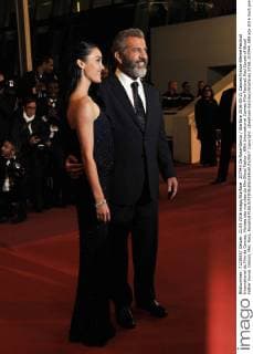 207944 De Rosa-Garcia Starface 2016-05-21 Cannes France 69eme Festival International du Film de Cannes. Montee des marches du film Blood Father . 69th International Cannes Film Festival. Red Carpet of Blood Father movie. Gibson, Mel; Ross, Rosalind  Copyright: xDexRosa-Garciax xStarfacex STAR_207944_009