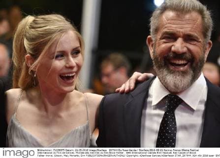 207944 De Rosa-Garcia Starface 2016-05-21 Cannes France 69eme Festival International du Film de Cannes. Montee des marches du film Blood Father . 69th International Cannes Film Festival. Red Carpet of Blood Father movie. Gibson, Mel; Moriarty, Erin  Copyright: xDexRosa-Garciax xStarfacex STAR_207944_024