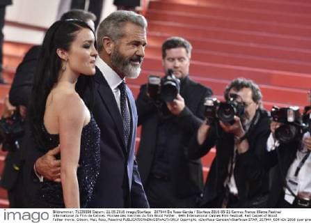 207944 De Rosa-Garcia Starface 2016-05-21 Cannes France 69eme Festival International du Film de Cannes. Montee des marches du film Blood Father . 69th International Cannes Film Festival. Red Carpet of Blood Father movie. Gibson, Mel; Ross, Rosalind  Copyright: xDexRosa-Garciax xStarfacex STAR_207944_034