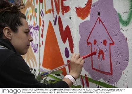 (160522) -- VANCOUVER, May 21, 2016 -- A resident paints on a wall during a paint-in protest to voice out demands on more affordable housing in downtown Vancouver, Canada, on May 21, 2016. ) CANADA-VANCOUVER-HOUSING ISSUE-PAINT-IN PROTEST LiangxSen 