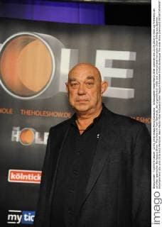Schauspieler Hans-Martin Stier kommen am 22.05.2016 in Köln zur Premiere der schrillen spanischen Burlesque-Show The Hole mit Tom Gerhardt, der ungewöhnlich wilde und unverschämt komische Show-Erfolg aus Spanien.