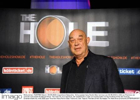 Schauspieler Hans-Martin Stier kommen am 22.05.2016 in Köln zur Premiere der schrillen spanischen Burlesque-Show The Hole mit Tom Gerhardt, der ungewöhnlich wilde und unverschämt komische Show-Erfolg aus Spanien.