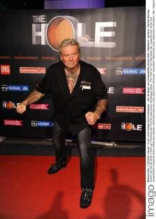 Der Wrestler und Schauspieler Edwin Eddy Steinblock, genannt The Big German kommt am 22.05.2016 in Köln zur Premiere der schrillen spanischen Burlesque-Show The Hole mit Tom Gerhardt, der ungewöhnlich wilde und unverschämt komische Show-Erfolg aus Spanien.