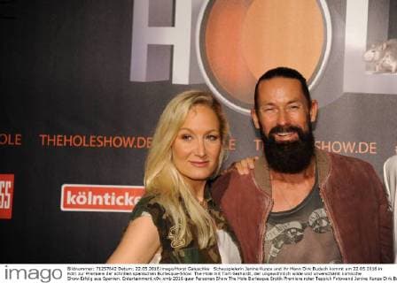 Schauspielerin Janine Kunze und ihr Mann Dirk Budach kommt am 22.05.2016 in Köln zur Premiere der schrillen spanischen Burlesque-Show The Hole mit Tom Gerhardt, der ungewöhnlich wilde und unverschämt komische Show-Erfolg aus Spanien.