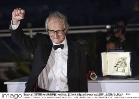 69. Festival de Cannes: Preisverleihung (160522) -- CANNES, May 22, 2016 -- British director Ken Loach poses with his trophy during a photocall after winning the Palme d Or Award for the film I, Daniel Blake at the 69th Cannes Film Festival in Cannes, southern France on May 22, 2016. ) FRANCE-CANNES-FILM FESTIVAL-AWARD-PHOTOCALL JinxYu 