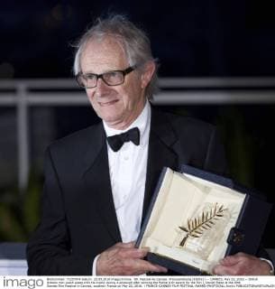 69. Festival de Cannes: Preisverleihung (160522) -- CANNES, May 22, 2016 -- British director Ken Loach poses with his trophy during a photocall after winning the Palme d Or Award for the film I, Daniel Blake at the 69th Cannes Film Festival in Cannes, southern France on May 22, 2016. ) FRANCE-CANNES-FILM FESTIVAL-AWARD-PHOTOCALL JinxYu 