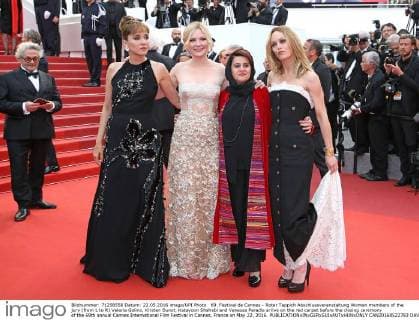 69. Festival de Cannes - Roter Teppich Abschlussveranstaltung Women members of the jury (from L to R) Valeria Golino, Kirsten Dunst, Katayoon Shahabi and Vanessa Paradis arrive on the red carpet before the closing ceremony of the 69th annual Cannes International Film Festival in Cannes, France on May 22, 2016.  CAN20160522783 DAVIDxSILPA
