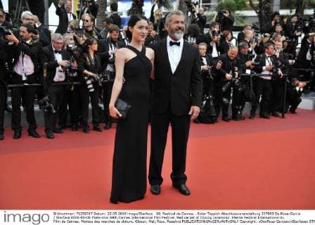 69. Festival de Cannes - Roter Teppich Abschlussveranstaltung 207963 De Rosa-Garcia Starface 0000-00-00 Etats-Unis 69th Cannes International Film Festival. Red carpet of Closing ceremony. 69eme Festival International du Film de Cannes. Montee des marches de cloture. Gibson, Mel; Ross, Rosalind  Copyright: xDexRosa-Garciax xStarfacex STAR_207963_098