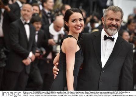 69. Festival de Cannes - Roter Teppich Abschlussveranstaltung 207963 De Rosa-Garcia Starface 0000-00-00 Etats-Unis 69th Cannes International Film Festival. Red carpet of Closing ceremony. 69eme Festival International du Film de Cannes. Montee des marches de cloture. Gibson, Mel; Ross, Rosalind  Copyright: xDexRosa-Garciax xStarfacex STAR_207963_203