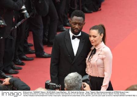 69. Festival de Cannes - Roter Teppich Abschlussveranstaltung 207964 Serge Arnal Starface 2016-05-22 Cannes France 69eme Festival International du Film de Cannes. Montee des marches de cloture. Ngijol, Thomas; Rocher, Karole  Copyright: xSergexArnalx xStarfacex STAR_207964_015