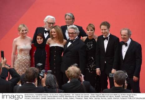 69. Festival de Cannes - Roter Teppich Abschlussveranstaltung 207964 Serge Arnal Starface 2016-05-22 Cannes France 69eme Festival International du Film de Cannes. Montee des marches de cloture. Paradis, Vanessa; Dunst, Kirsten; Sutherland, Donald; Desplechin, Arnaud; Golino, Valeria; Mikkelsen, Mads; Miller, George; Nemes, Laszlo; Shahabi, Katayoon  Copyright: xSergexArnalx xStarfacex STAR_207964_045