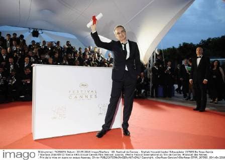 69. Festival de Cannes - Shahab Hosseini bester Schauspieler 207965 De Rosa-Garcia Starface 2016-05-22 France 69th Annual Cannes Film Festival. Awards. 69eme Festival International du film de Cannes. Photocall des Palmes . Prix de la mise en scene ex aequo Assayas, Olivier  Copyright: xDexRosa-Garciax xStarfacex STAR_207965_004