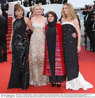 69. Festival de Cannes - Roter Teppich Abschlussveranstaltung Women members of the jury (from L to R) Valeria Golino, Kirsten Dunst, Katayoon Shahabi and Vanessa Paradis arrive on the red carpet before the closing ceremony of the 69th annual Cannes International Film Festival in Cannes, France on May 22, 2016.  CAN20160522784 DAVIDxSILPA