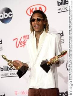 Billboard Music Awards - Preisträger Singer Wiz Khalifa appears backstage with the Top Hot 100 Song Award for See You Again (with Charlie Puth) during the annual Billboard Music Awards held at T-Mobile Arena in Las Vegas, Nevada on May 22, 2016.  LAV20160522110 JIMxRUYMEN