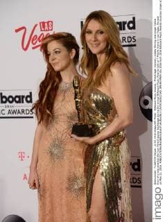 Billboard Music Awards - Preisträger Violinist Lindsey Stirling and singer Celine Dion who was awarded the Icon Award appear backstage during the annual Billboard Music Awards held at T-Mobile Arena in Las Vegas, Nevada on May 22, 2016.  LAV20160522342 JIMxRUYMEN
