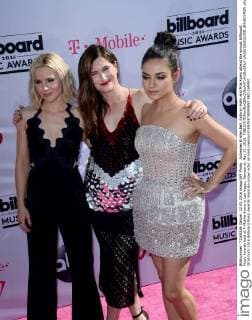 Actresses Kristen Bell, Kathryn Hahn and Mila Kunis attend the annual Billboard Music Awards held at T-Mobile Arena in Las Vegas, Nevada on May 22, 2016.  LAV20160522359 JIMxRUYMEN