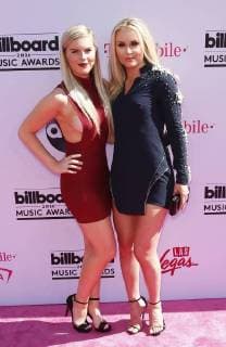 May 22, 2016 - Las Vegas, NV, United States - 22 May 2016 - Las Vegas, NV - Lindsey Vonn an sister Karen Kildow. 2016 Billboard Music Awards from the T-Mobile Arena - Arrivals. Credit: mjt AdMedia Las Vegas United States - ZUMAa123