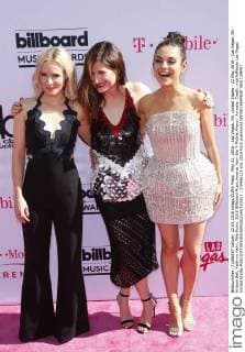 May 22, 2016 - Las Vegas, NV, United States - 22 May 2016 - Las Vegas, NV - Kristen Bell, Kathryn Hahn, Mila Kunis. 2016 Billboard Music Awards from the T-Mobile Arena - Arrivals. Credit: mjt AdMedia Las Vegas United States - ZUMAa123