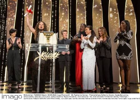 69. Festival de Cannes - Preisverleihung Catherine Corsini, Houda Benyamina, Willem Dafoe, Deborah Lukumuena, Oulaya Amamra, Majdouline Idrissi, Jisca Kalvanda - 69. Internationales Filmfestival Cannes, Preisträger - 22 05 2016 