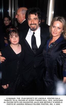Jan. 1, 2011 - K18629AR: THE FILM SOCIETY OF LINCOLN CENTER GALA.TRIBUTE TO AL PACINO AT AVERY FISHER HALL, NYC. 04 25 2000.AL PACINO WITH HIS DAUGHTER JULIE AND BEVERLY D ANGELO . ANDREA RENAULT 2000 - ZUMAg49_