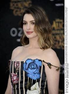 Alice im Wunderland – Hinter den Spiegeln Filmpremiere in Los Angeles Anne Hathaway ALICE THROUGH THE LOOKING GLASS FILM PREMIERE Hollywood Patrick Rideaux PicturePerfect