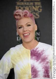 Alice im Wunderland – Hinter den Spiegeln Filmpremiere in Los Angeles Pink ALICE THROUGH THE LOOKING GLASS FILM PREMIERE Hollywood Patrick Rideaux PicturePerfect