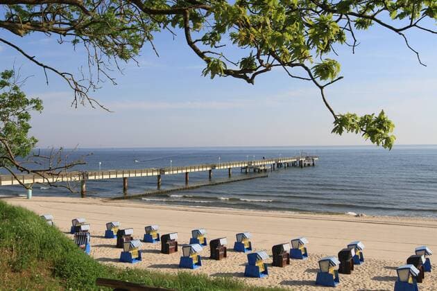 Blick am Montag (23.05.2016) auf den Strand von Koserow (Vorpommern Greifswald). Der Ort gehört zu den Beliebtesten Badeorten auf der Insel Usedom. Dahingehend wurde in den zurückliegenden Jahren von Seiten der Tourismuswirtschaft sehr viel unternommen, um die Angebote zwischen Seebrücke, Strand und Ortskern stetig zu erweitern.