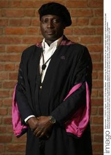 Verleihung der Ehrendoktortitel an der Universität Hasselt Adeyemi Kunle pictured before a ceremony for the Doctor Honoris Causa honorary degrees of the UHasselt university, Tuesday 24 May 2016 in Diepenbeek.  YORICKxJANSENS 04857123