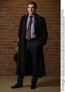 Verleihung der Ehrendoktortitel an der Universität Hasselt Jean-Marie Tarascon pictured before a ceremony for the Doctor Honoris Causa honorary degrees of the UHasselt university, Tuesday 24 May 2016 in Diepenbeek.  YORICKxJANSENS 04857124