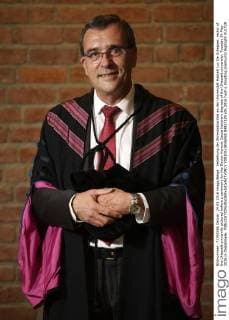 Verleihung der Ehrendoktortitel an der Universität Hasselt Luc De Schepper, rector of the UHasselt university pictured before a ceremony for the Doctor Honoris Causa honorary degrees of the UHasselt university, Tuesday 24 May 2016 in Diepenbeek.  YORICKxJANSENS 04857129