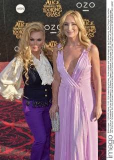 Suzan Hughes und Sonja Morgan bei der Premiere von Alice Through the Looking Glass Alice im Wunderland: Hinter den Spiegeln im El Capitan Theatre, Hollywood. Los Angeles, 24.05.2016 Foto:xD.xStarbuckx xFuturexImage