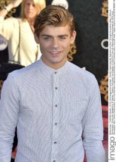 Garrett Clayton bei der Premiere von Alice Through the Looking Glass Alice im Wunderland: Hinter den Spiegeln im El Capitan Theatre, Hollywood. Los Angeles, 24.05.2016 Foto:xD.xStarbuckx xFuturexImage