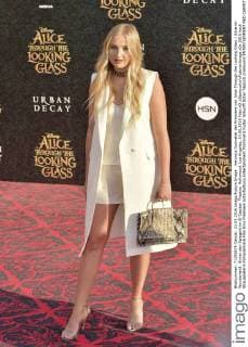 Veronica Dunnebei der Premiere von Alice Through the Looking Glass Alice im Wunderland: Hinter den Spiegeln im El Capitan Theatre, Hollywood. Los Angeles, 24.05.2016 Foto:xD.xStarbuckx xFuturexImage