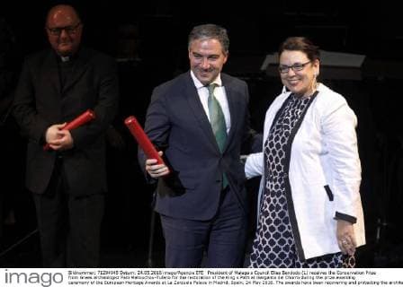 President of Malaga s Council Elias Bendodo (L) receives the Conservation Prize from Greek archeologist Fani Mallouchou-Tufano for the restoration of the King s Path at Garganta del Chorro during the prize awarding ceremony of the European Heritage Awards at La Zarzuela Palace in Madrid, Spain, 24 May 2016. The awards have been recovering and protecting the architectonical, cultural and natural heritage for 4 decades. EUROPEAN HERITAGE PRIZE AWARDING CREMONY IN MADRID !ACHTUNG: NUR REDAKTIONELLE NUTZUNG!  GRA001 20160524-635997296746023684
