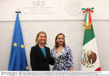 High representative of the European Union (EU) for Foreign Affairs and Security Policy, Federica Mogherini (L) poses next to Mexican Foreign Minister, Claudia Ruiz Massieu (R), during a press conference in Mexico City, Mexico, 24 May 2016. Mogherini said today that negotiations for the modernization of the Global Agreement Mexico-EU shall be at top speed which will result in a profit for citizens of both parties. EFE Mario Guzman UPDATE OF GLOBAL AGREEMENT MEXICO -EU WILL BE HELD AT MAXIMUM SPEED !ACHTUNG: NUR REDAKTIONELLE NUTZUNG!  MEX71 20160525-635997494883694863
