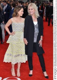 Filmpremiere Me Before You in London English actresses Emilia Clarke and Joanna Lumley attending the European film premiere Me Before You at The Curzon, Mayfair in London. MAY 25th 2016  JWNx161562
