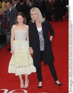 Filmpremiere Me Before You in London May 25, 2016 - England, United Kingdom - Emilia Clarke and Joanna Lumley attend the European Premiere of Me Before You at Curzon Mayfair. United Kingdom - ZUMAs147
