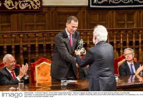 Antonio Fraguas de Pablo Forjes and the Spanish king, Felipe VI during the Quevedos, an iberoamerican award of grafic humor 2014. May 26,2016.  (2016260516)