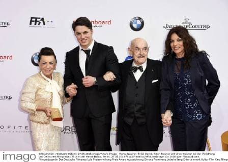 Maria Brauner, Enkel David, Artur Brauner und Alice Brauner bei der Verleihung des Deutschen Filmpreises 2016 in der Messe Berlin. Berlin, 27.05.2016 Foto:xFredericx xFuturexImage