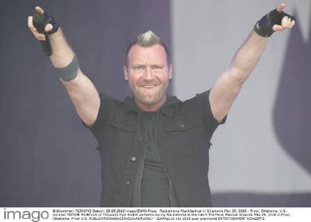 Rocklahoma Musikfestival in Oklahoma May 29, 2016 - Pryor, Oklahoma, U.S - Vocalist TREVOR MCNEVAN of Thousand Foot Krutch performs during Rocklahoma at the Catch The Fever Festival Grounds May 29, 2016 in Pryor, Oklahoma. Pryor U.S. - ZUMAp116