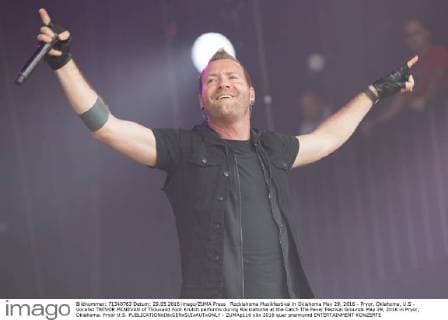 Rocklahoma Musikfestival in Oklahoma May 29, 2016 - Pryor, Oklahoma, U.S - Vocalist TREVOR MCNEVAN of Thousand Foot Krutch performs during Rocklahoma at the Catch The Fever Festival Grounds May 29, 2016 in Pryor, Oklahoma. Pryor U.S. - ZUMAp116