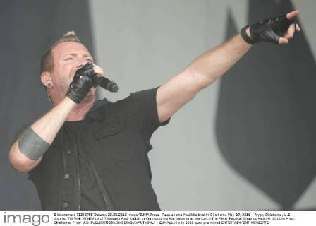 Rocklahoma Musikfestival in Oklahoma May 29, 2016 - Pryor, Oklahoma, U.S - Vocalist TREVOR MCNEVAN of Thousand Foot Krutch performs during Rocklahoma at the Catch The Fever Festival Grounds May 29, 2016 in Pryor, Oklahoma. Pryor U.S. - ZUMAp116