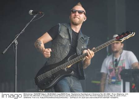 Rocklahoma Musikfestival in Oklahoma May 29, 2016 - Pryor, Oklahoma, U.S - Bassist JOEL BRUYERE of Thousand Foot Krutch performs during Rocklahoma at the Catch The Fever Festival Grounds May 29, 2016 in Pryor, Oklahoma. Pryor U.S. - ZUMAp116