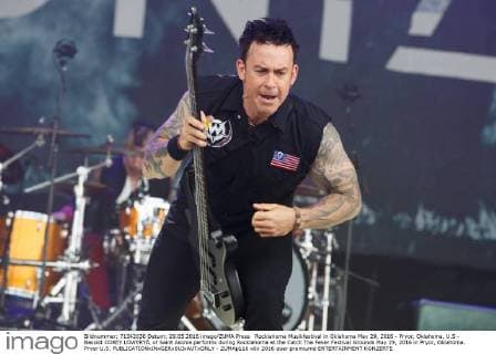 Rocklahoma Musikfestival in Oklahoma May 29, 2016 - Pryor, Oklahoma, U.S - Bassist COREY LOWERYÃ‚ of Saint Asonia performs during Rocklahoma at the Catch The Fever Festival Grounds May 29, 2016 in Pryor, Oklahoma. Pryor U.S. - ZUMAp116
